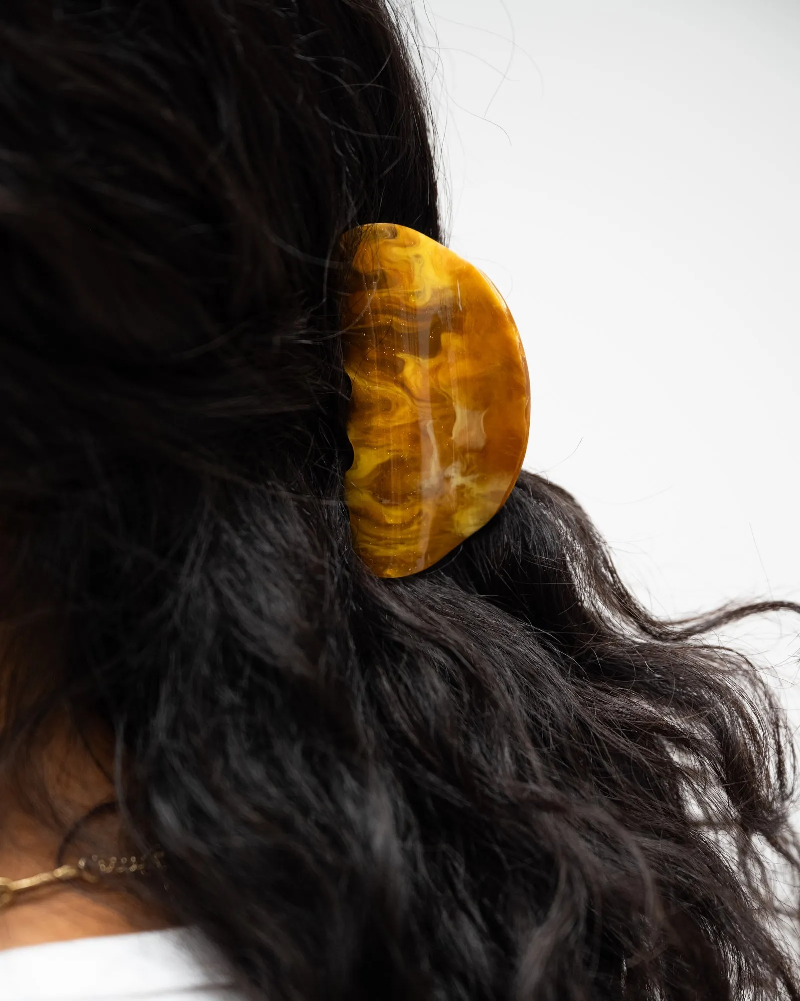 Sure! Here’s an optimized title for the e-commerce product:

Elegant Zadie Claw Clip - Stylish Hair Accessory for Effortless Updos and Modern Hairstyles